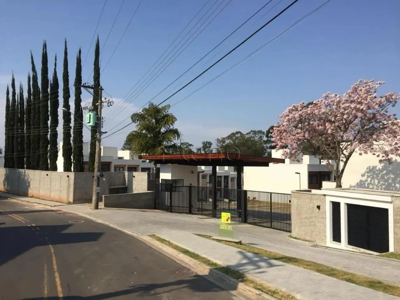 Casa à venda com 3 suítes no Chácaras Silvania, Valinhos.
