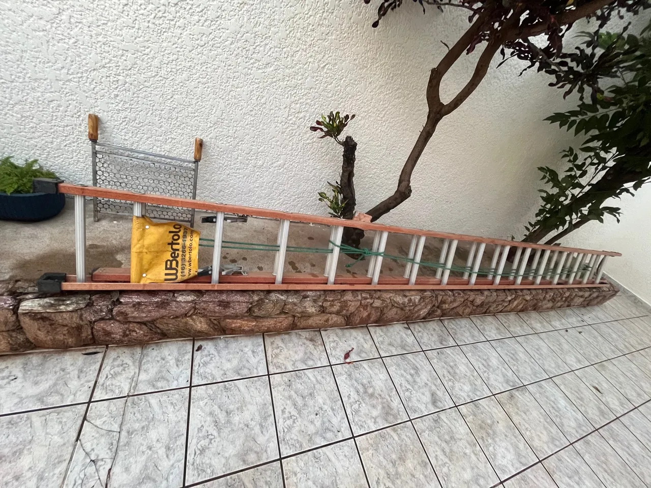 Escada extensível fibra de vidro 8,40 27 degraus WBertolo