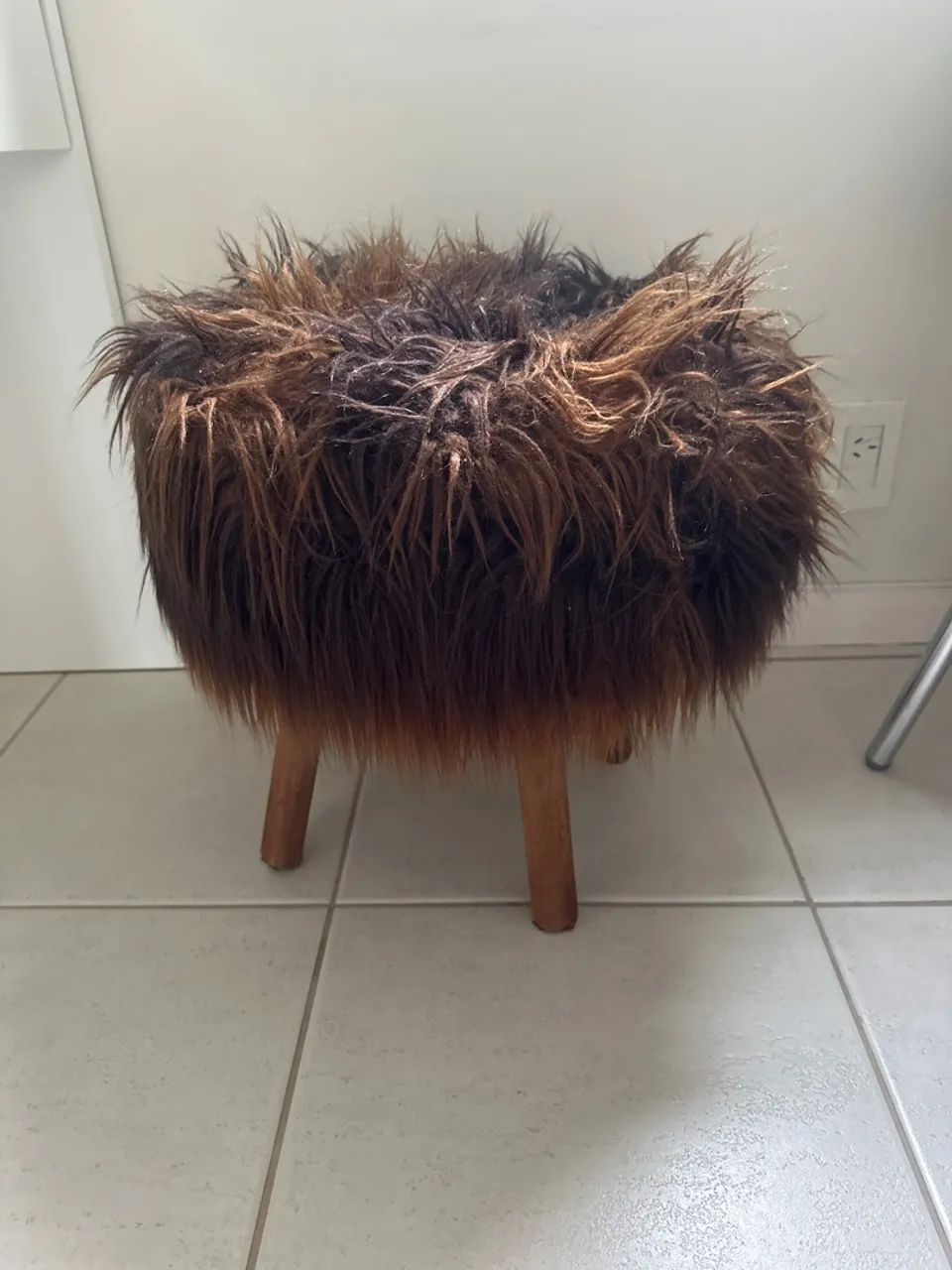 Banqueta Redonda com Pelo