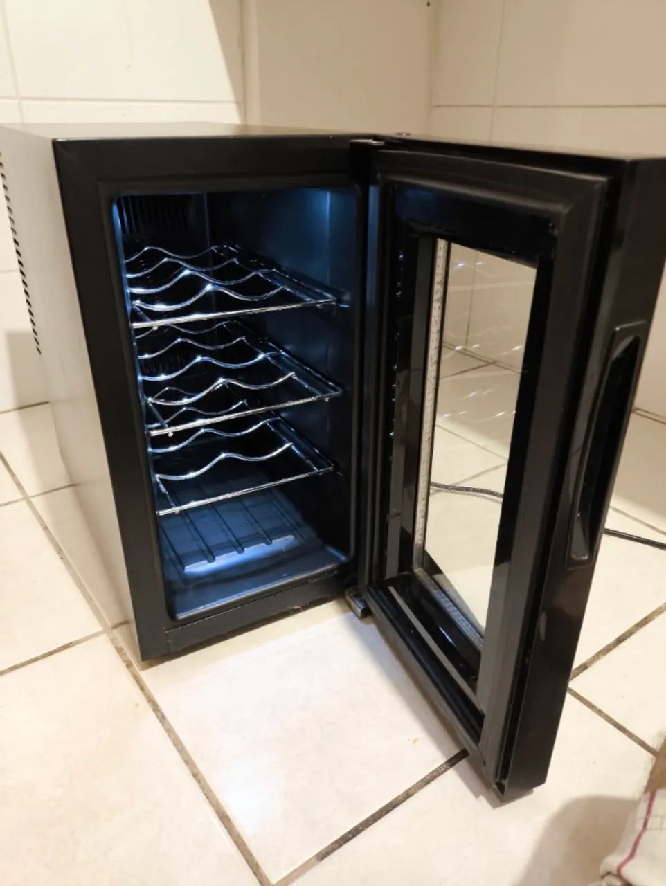 Adega climatizada para vinhos - Continental - 6 Garrafas - Foto 3