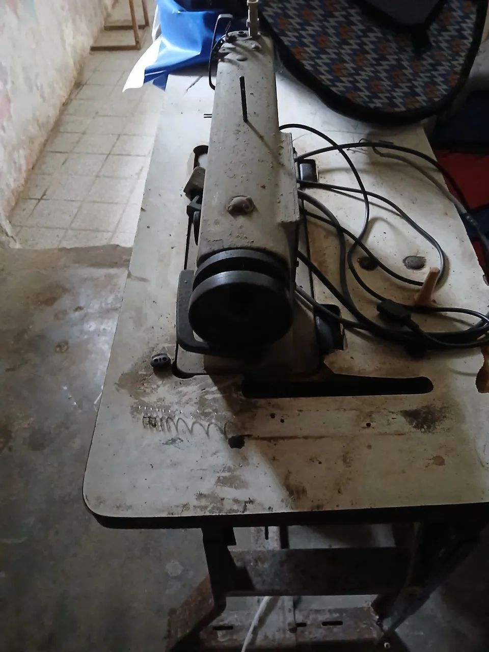 Máquina de Costura Industrial JUKI  precisando de manutenção  vendo barato . - Foto 2