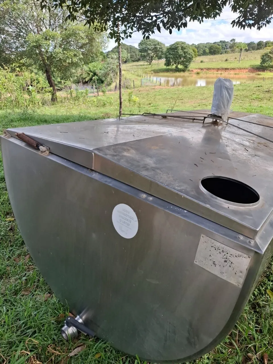 Tanque resfriador de leite meia cana 3.000 lts delaval