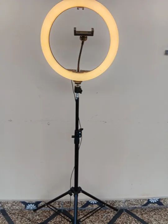 Tripé com luminária. - Foto 2