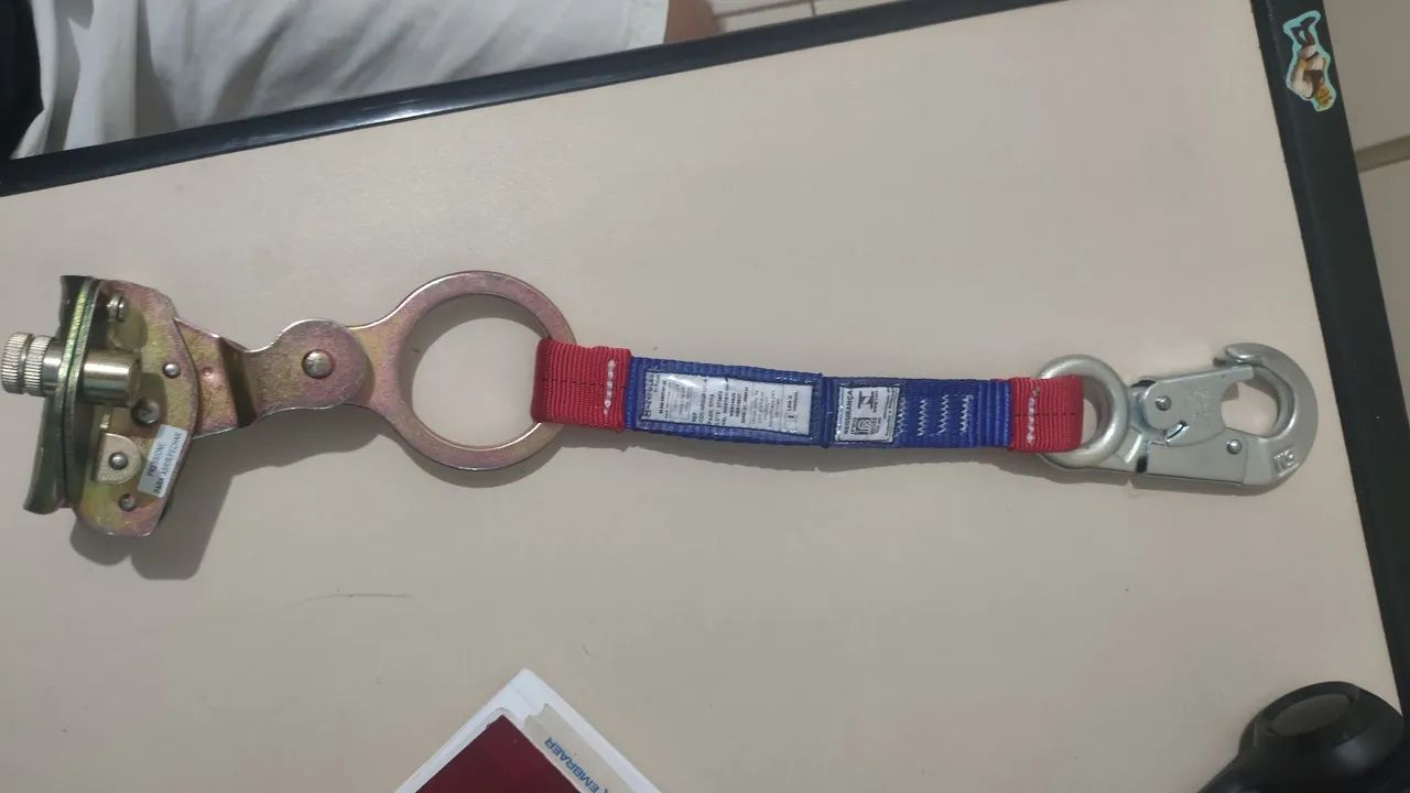 Trava-Quedas Para Corda Hércules HRGG01201N Com Extensor e Trava Dupla