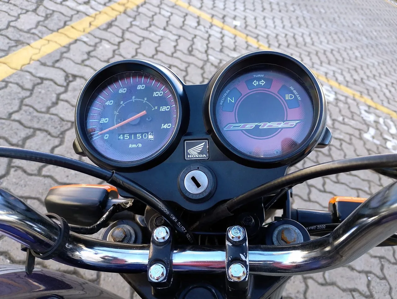 Honda ks 125 vai com 2 capacete e o baú 