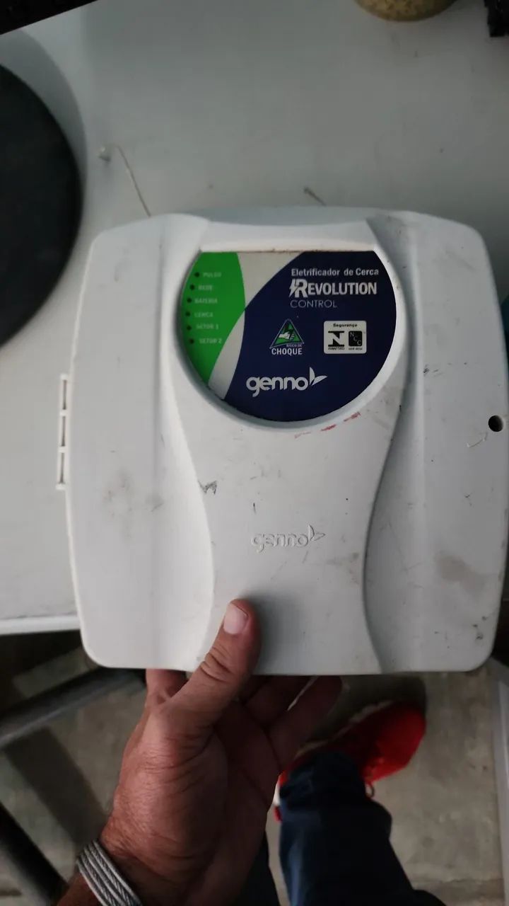 Eletrificador de Cerca Revolution Control Genno