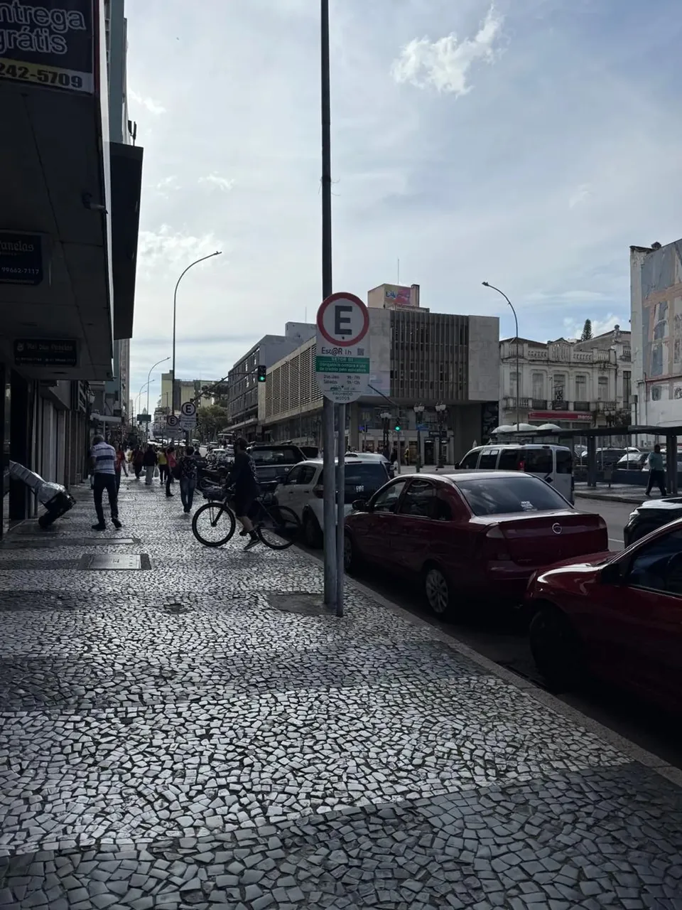 Imóvel para aluguel possui 100 metros quadrados em Centro - Curitiba - PR