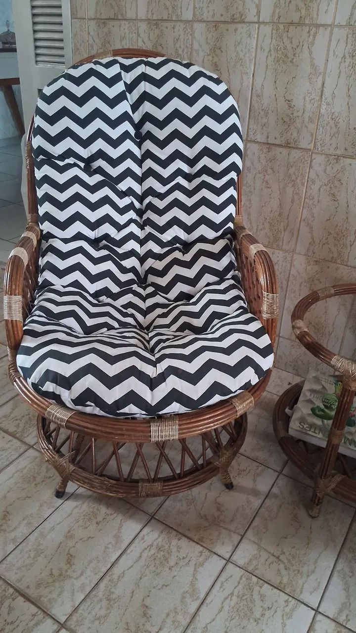 CONJUNTO DE CADEIRAS COM ESTOFADO - Foto 5