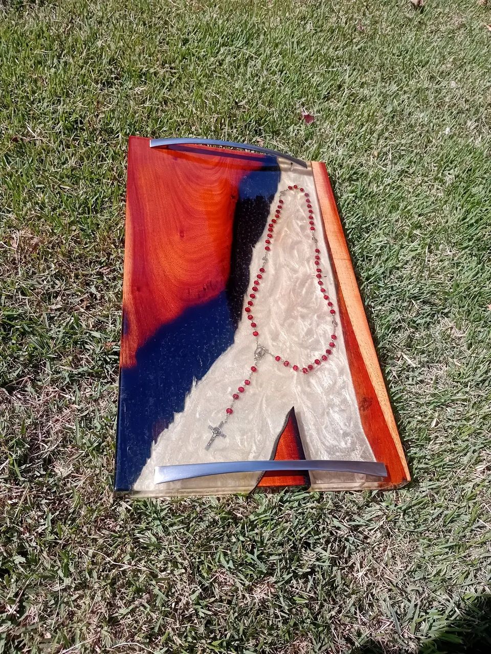 Tabua de frios personalizada em madeira e resina epoxy