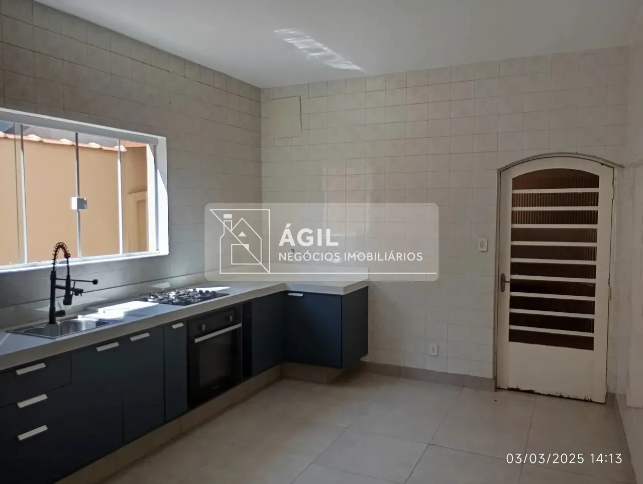 Sobrado para aluguel tem 160 metros quadrados com 3 quartos