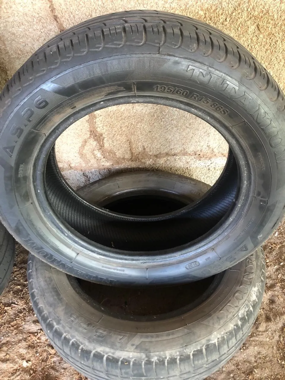 Par de Pneus 195/60 R15