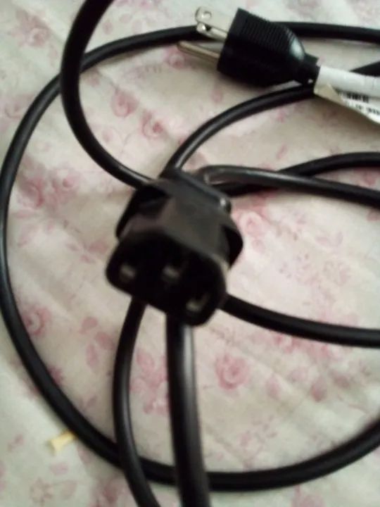 Vendo um Cabo de Força com três pinos, novo, cor preto (veja descrição).  - Foto 4