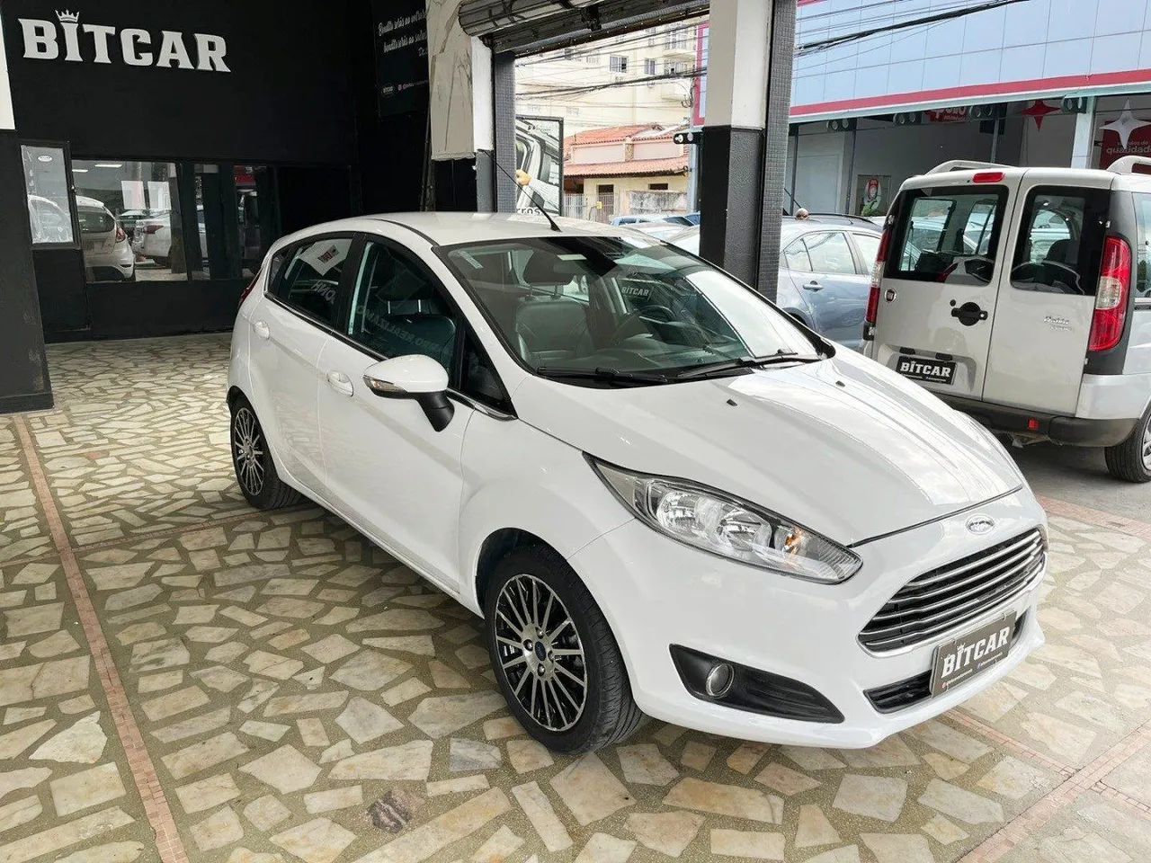 Fiesta Titanium 1.6 Hatch flex 2016 carro possue manual e chave reserva - Foto 2