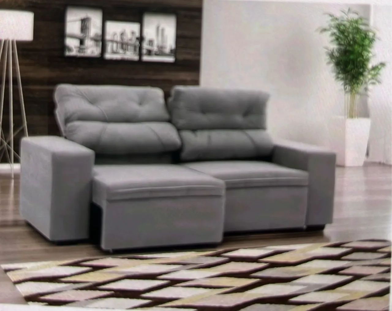 Sofá 3 lugares semi novo cinza no preço  - Foto 2