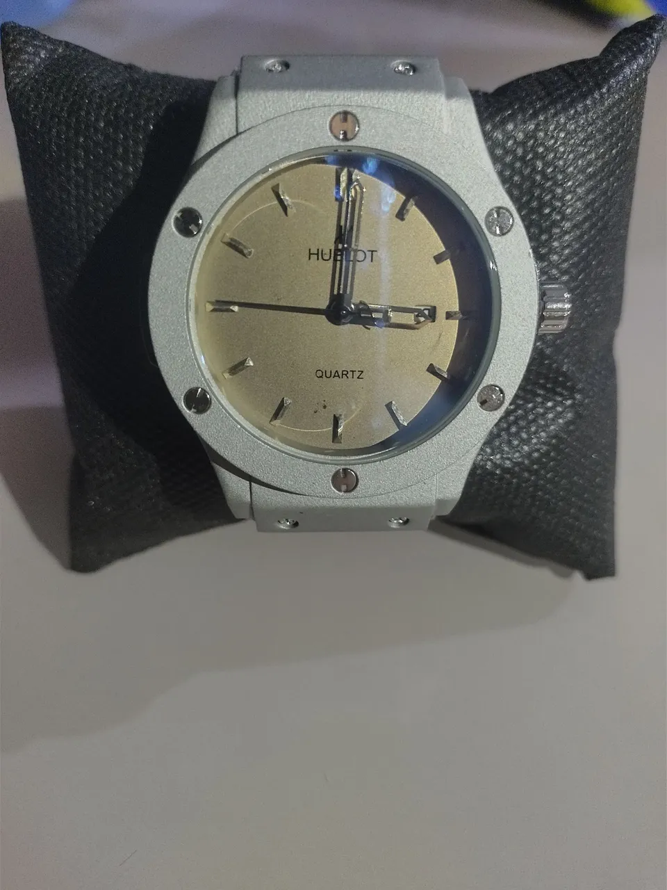 Relógio Hublot Quartz - Elegância e Estilo!
