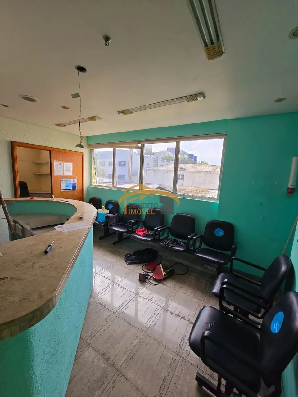 Sala comercial para locação, ou Venda, Centro de Osasco, com 2 banheiros e 1 vaga de garag