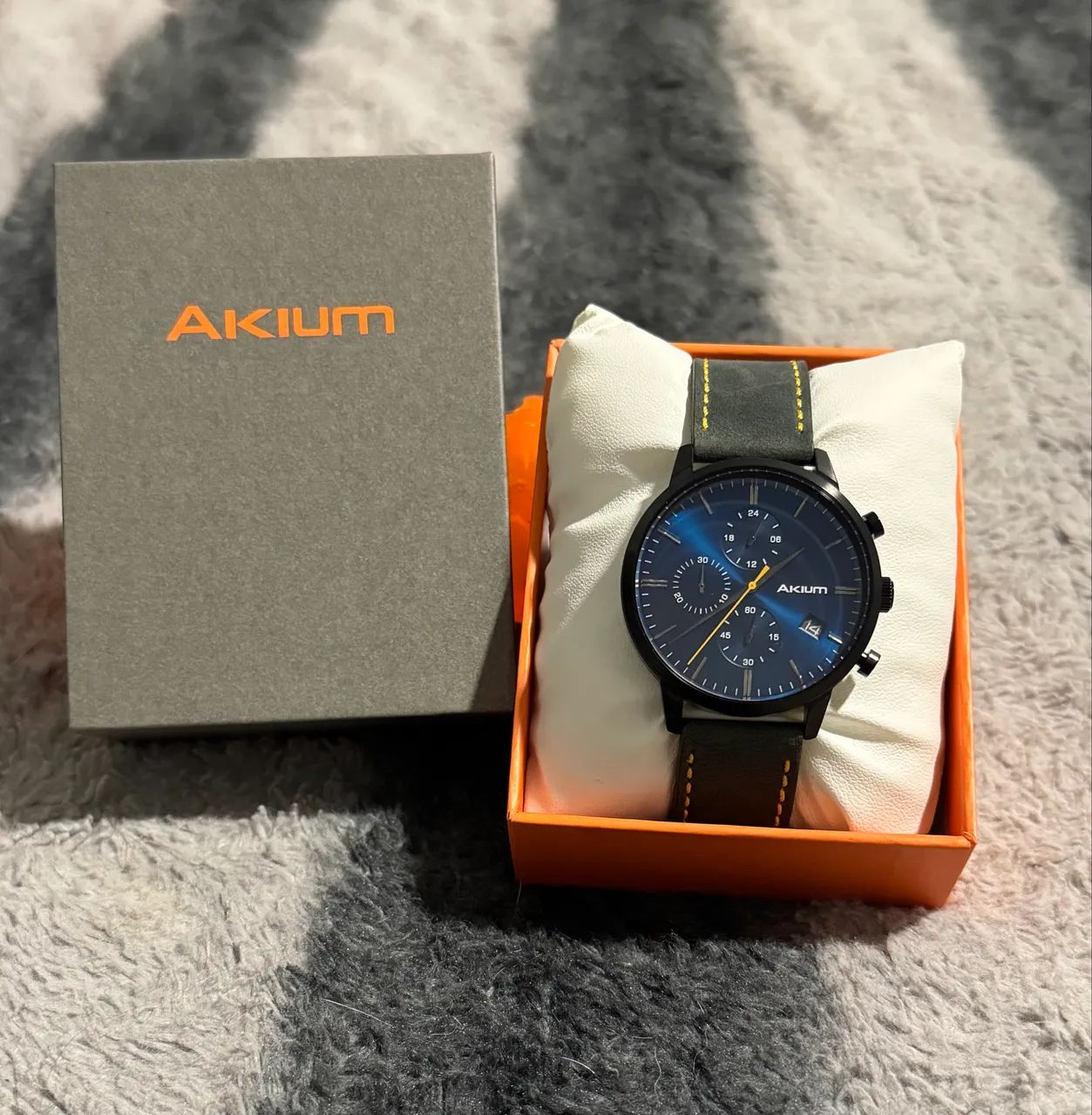 Relógio Akium semi novo