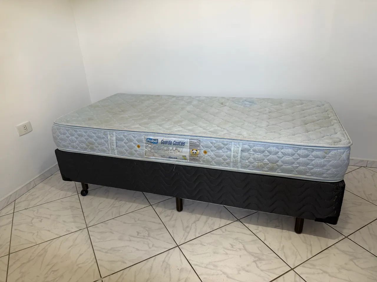 Cama box solteiro com colchão de 240 molas