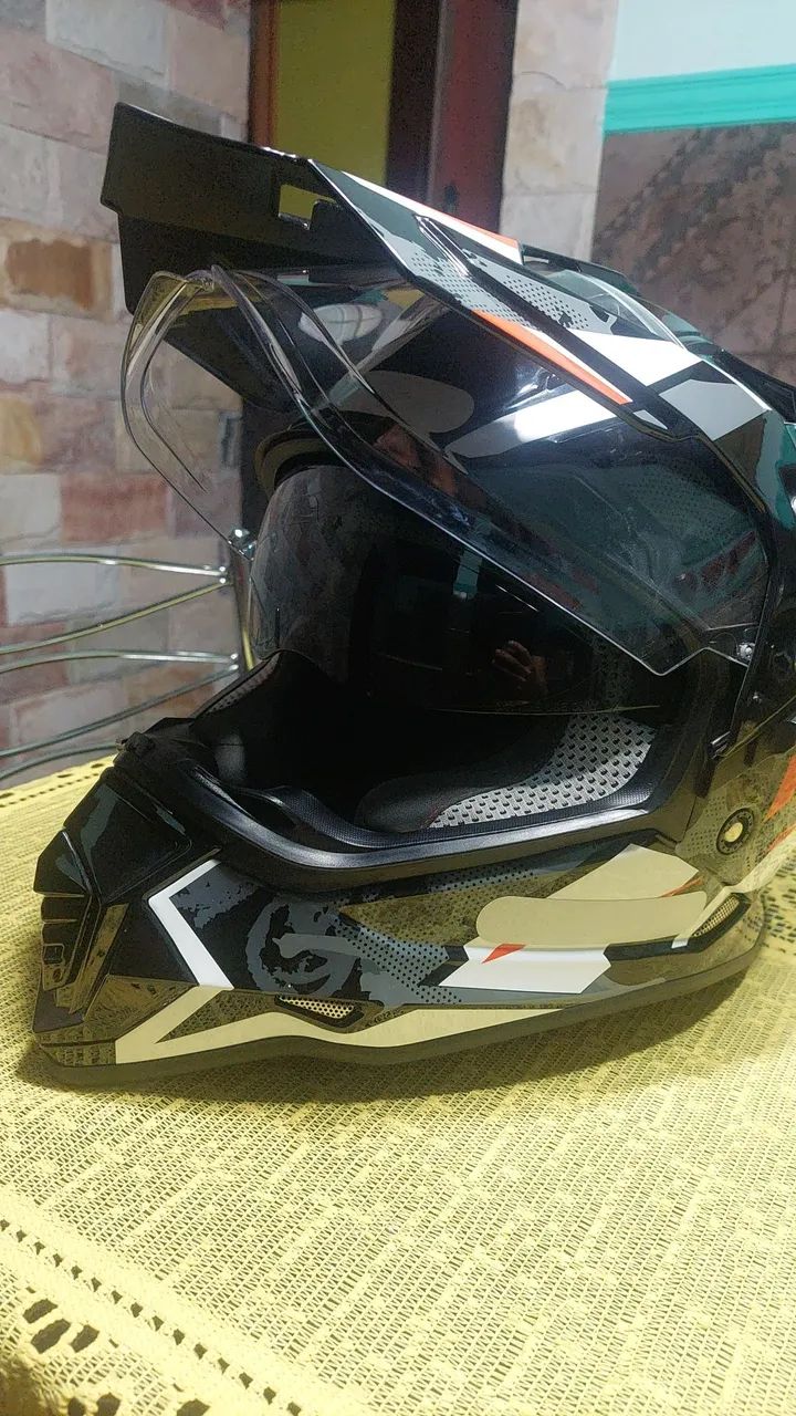 Capacete HELT
