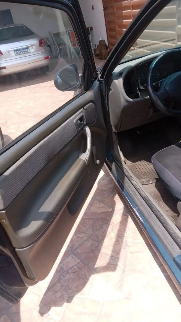 Volkswagen Logus 1.8 / CLI / CL (álcool) 1994 - Foto 3
