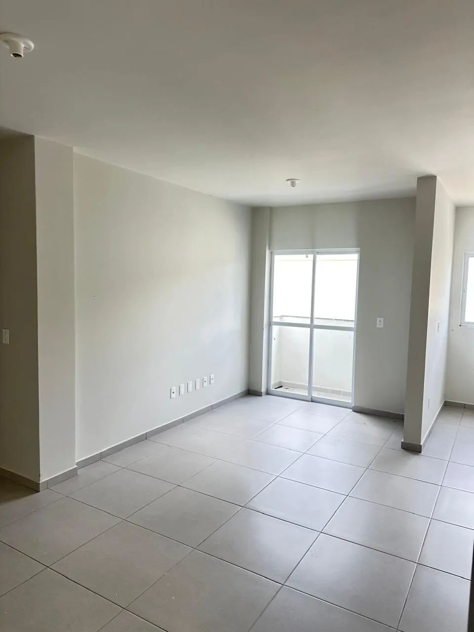 Apartamento Bairro Prospera dois dormitórios, com garagem coberta.