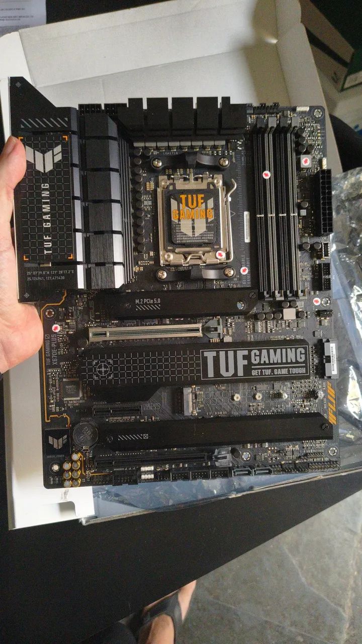 Placa mãe Asus Tuf z670e plus am5 high end - Foto 3