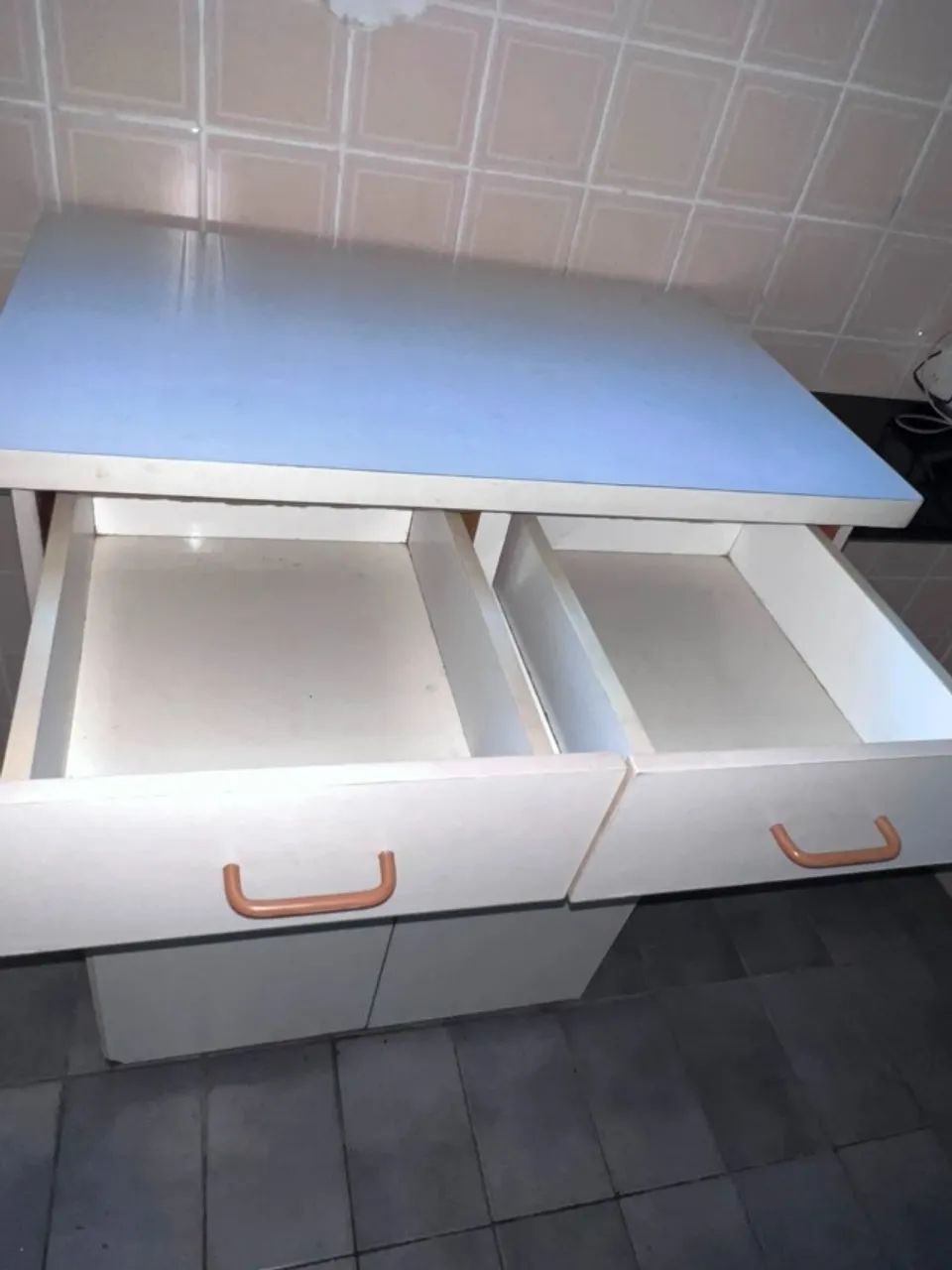 Armário 2 Portas e 2 Gavetas (com rodinhas) - Usado - Foto 3