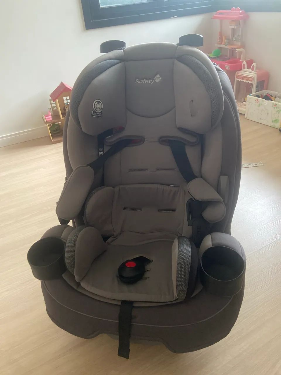 Cadeirinha safety first com is o fix
