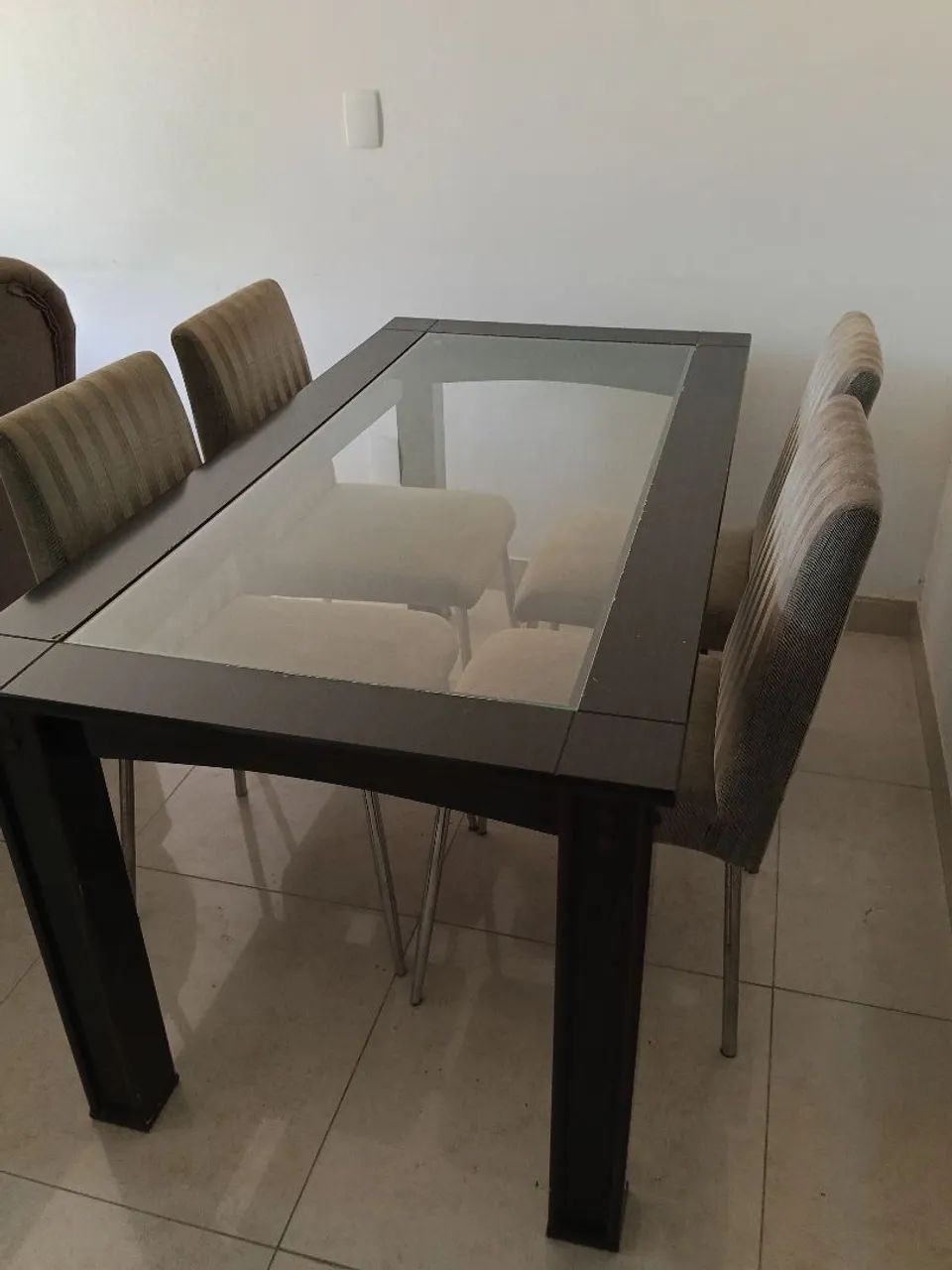 Mesa 6 lugares com 4 Cadeiras - Foto 2