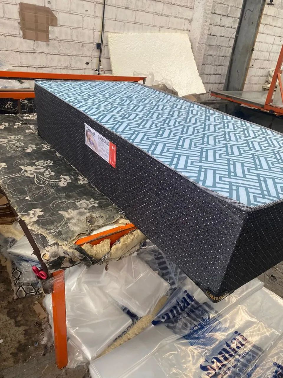 Cama casal e solteiro e sofá 