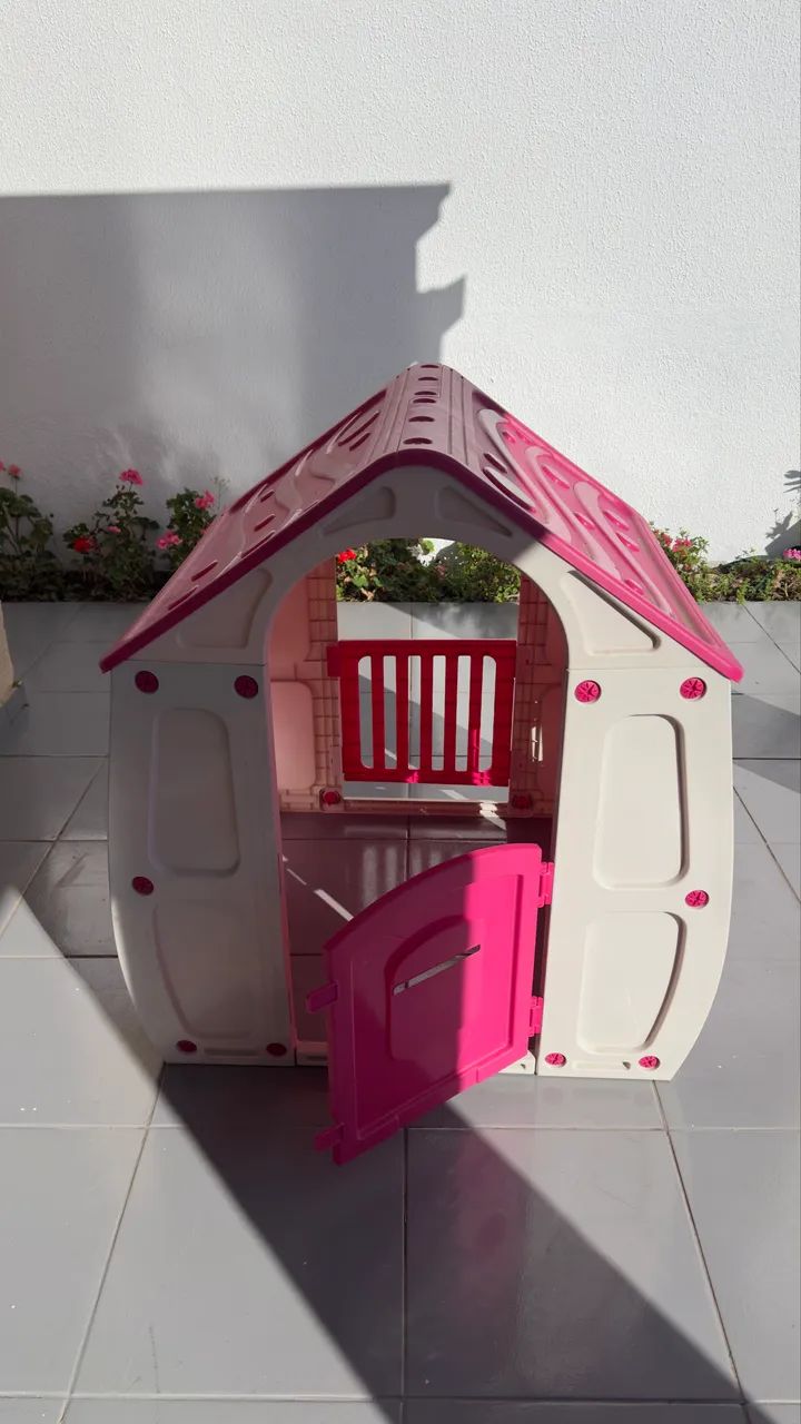 Casinha infantil de plástico 