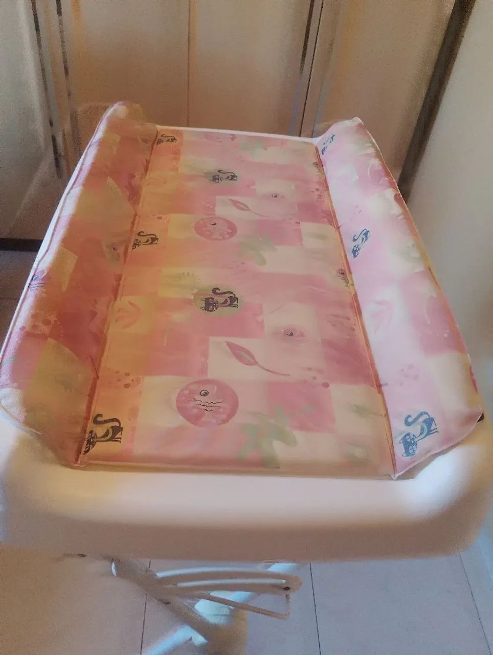 Vende-se trocador rosa/branco - Foto 3