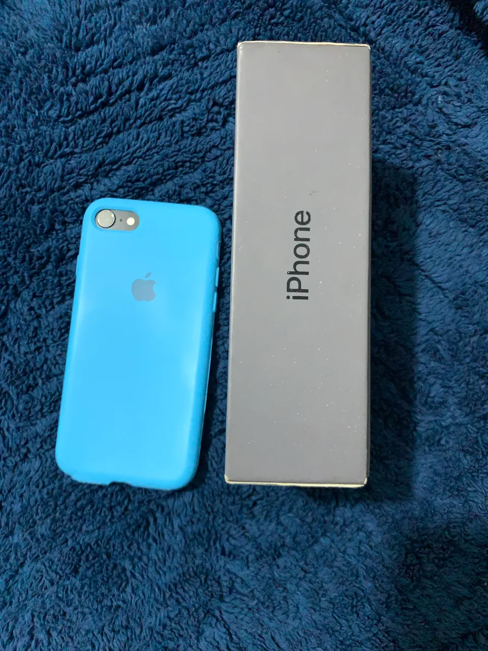 iPhone 8 64GB com caixa e adesivos da Apple - Celulares e