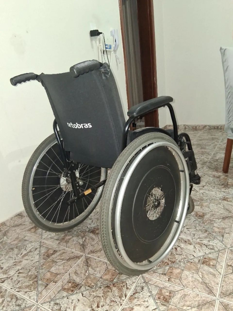 Vendo cadeira de rodas  - Foto 2