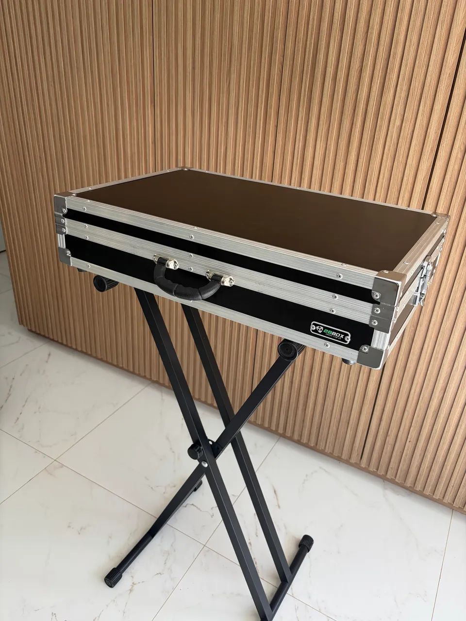 Controladora DJ Profissional Numark NS4FX, com case e suporte - Foto 3