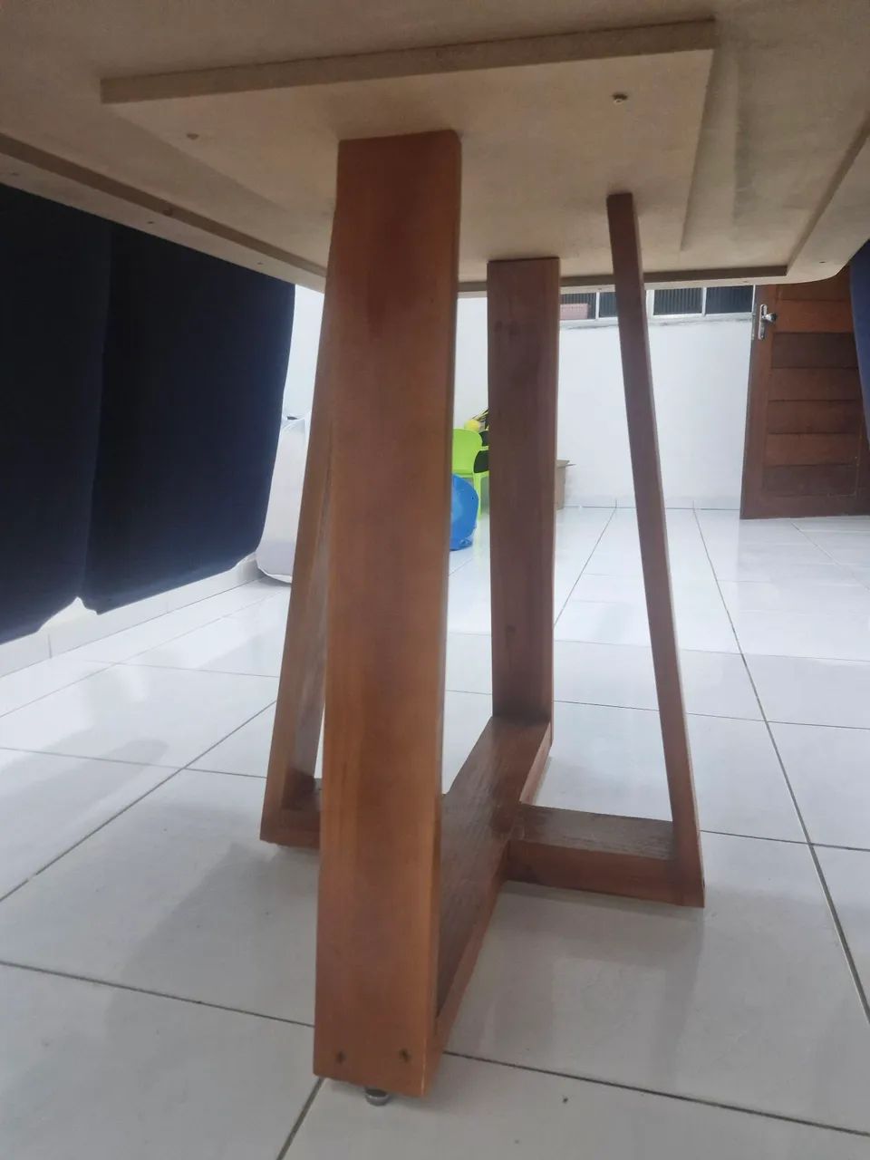 Vende-se mesa de ja tarde 4 cadeiras