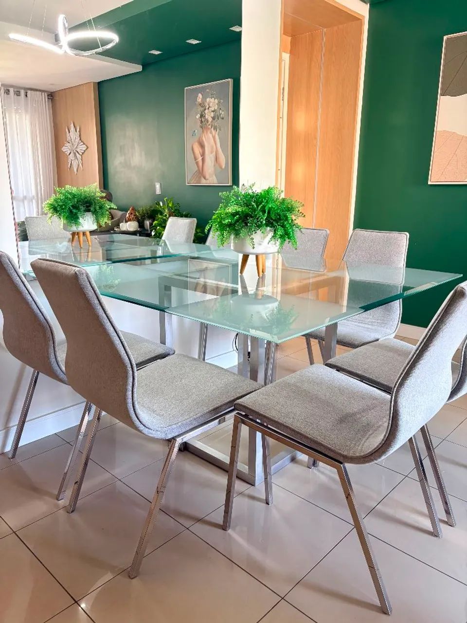 Conjunto de mesa e cadeiras