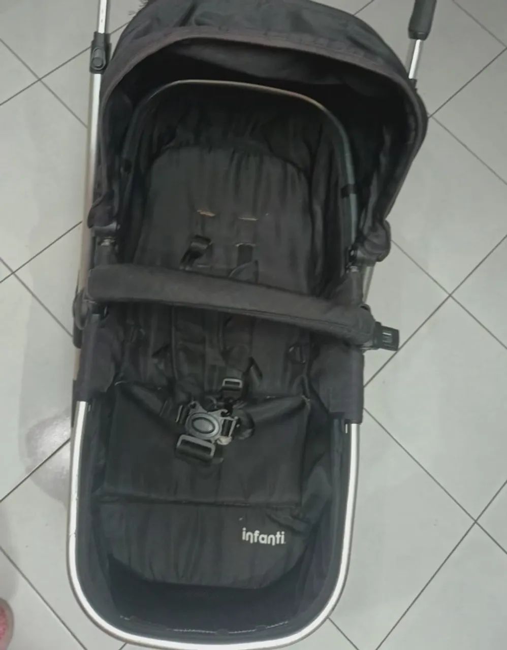 carrinho de bebê infanti com bebê conforto e base para carro - Foto 3