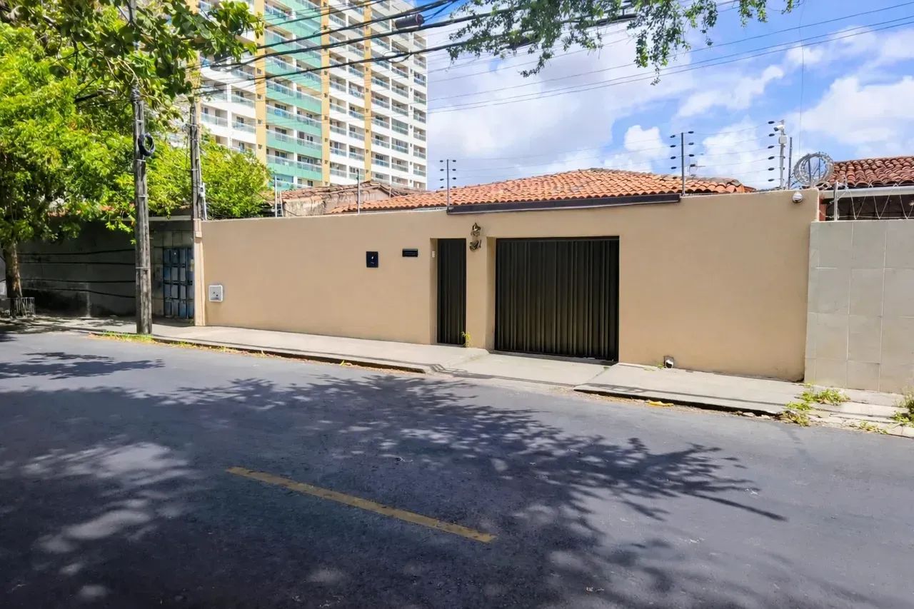 Casa a  venda no Itaperi, 288m² com 4 quartos.