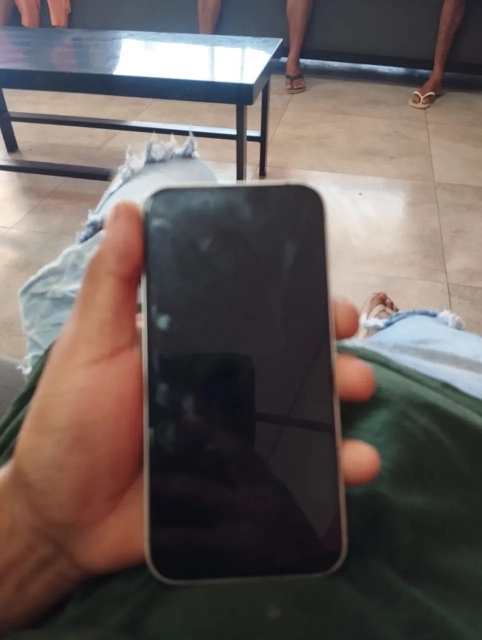 Vendo iphone 13,128g e bateria em 84% com caixa - Foto 4
