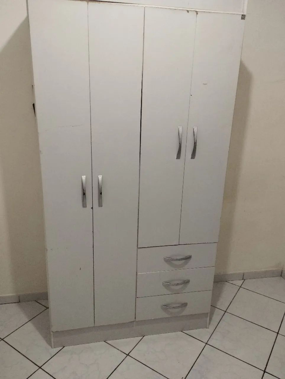Guarda roupa de solteiro usado.