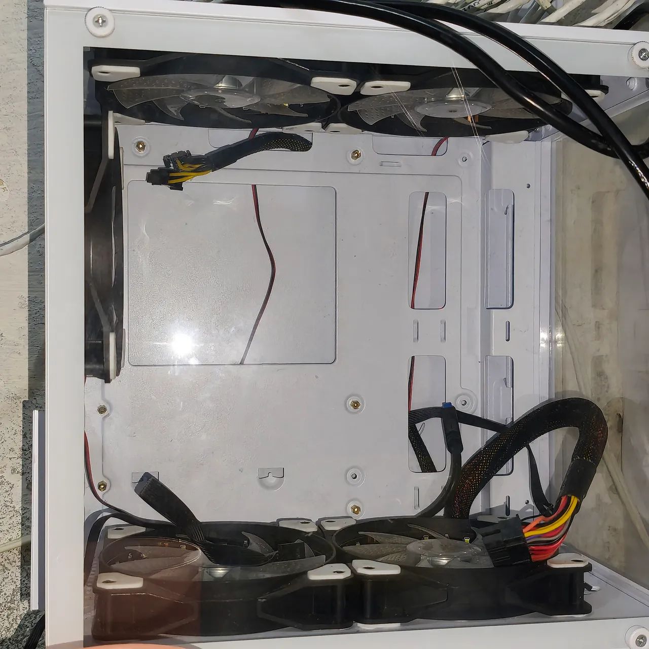 Gabinete com fãs com fonte de 220w semi novo usei só 2 vezes  - Foto 2