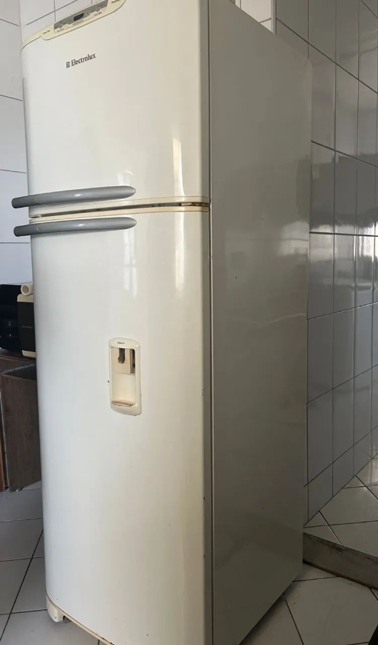 Geladeira Electrolux 413l