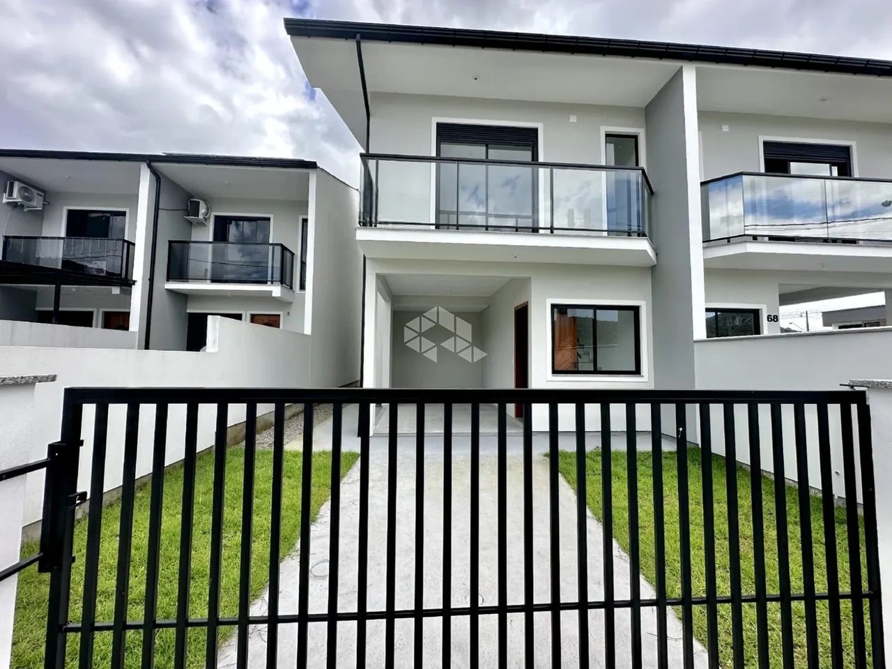 CASA SOBRADO COM 2 DORMITÓRIOS SENDO 1 SUÍTE, EM FORQUILHAS - SC À VENDA - Foto 3
