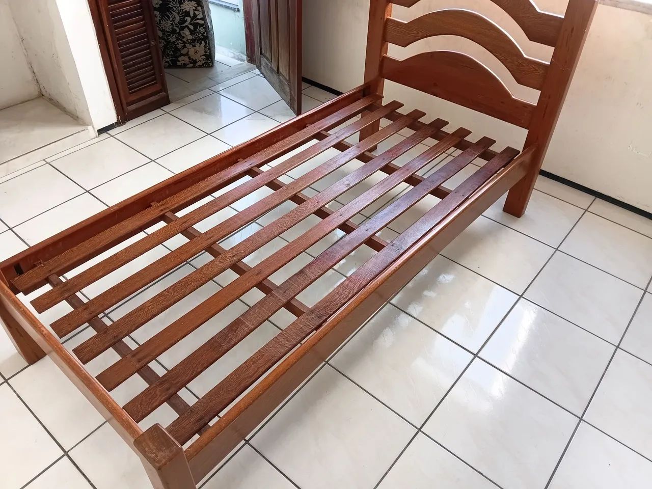 CAMA SOLTEIRO MADEIRA MACIÇA NOVÍSSIMA!! - Foto 2