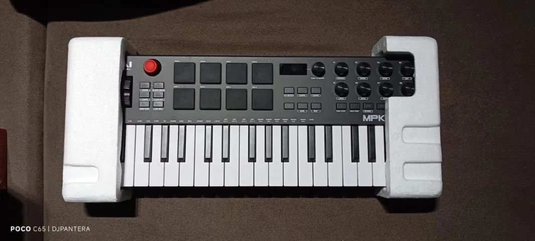TECLADO AKAI MPK MINI PLUS 37 - Foto 5