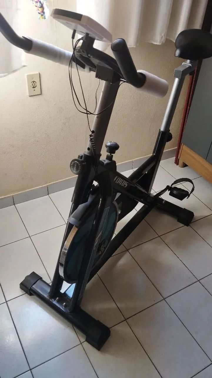 Bicicleta ergométrica semi nova