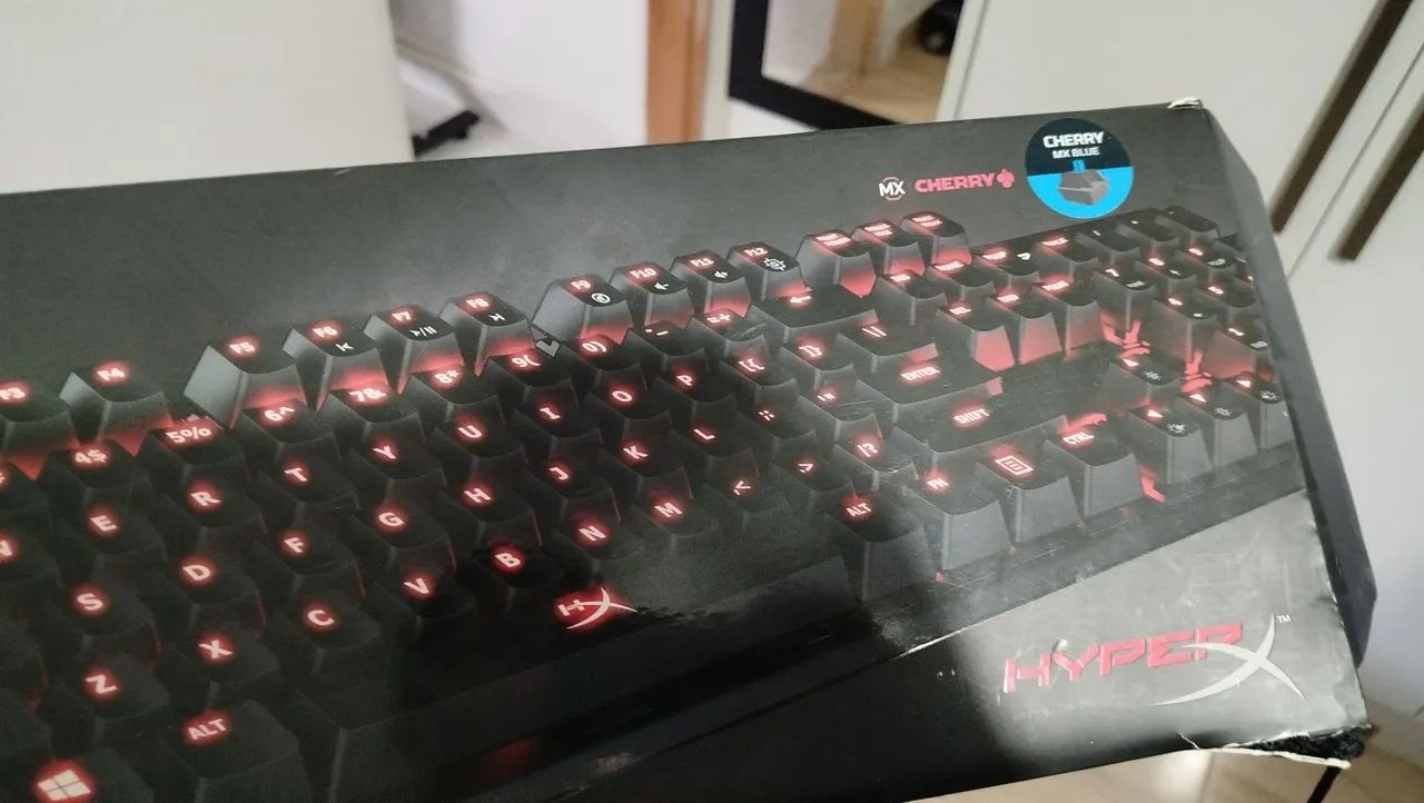 Fone hyper x revolver + Logitech pro e periféricos  - Foto 3