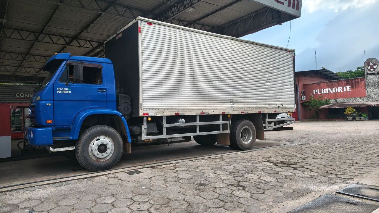Caminhão toco 13/180E