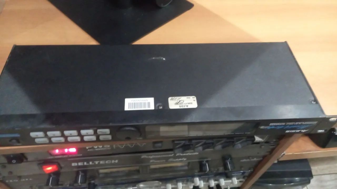 Processador de Efeitos Alesis MidiVerb 4 - Foto 2